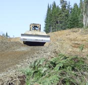 Un tracteur en plein travail